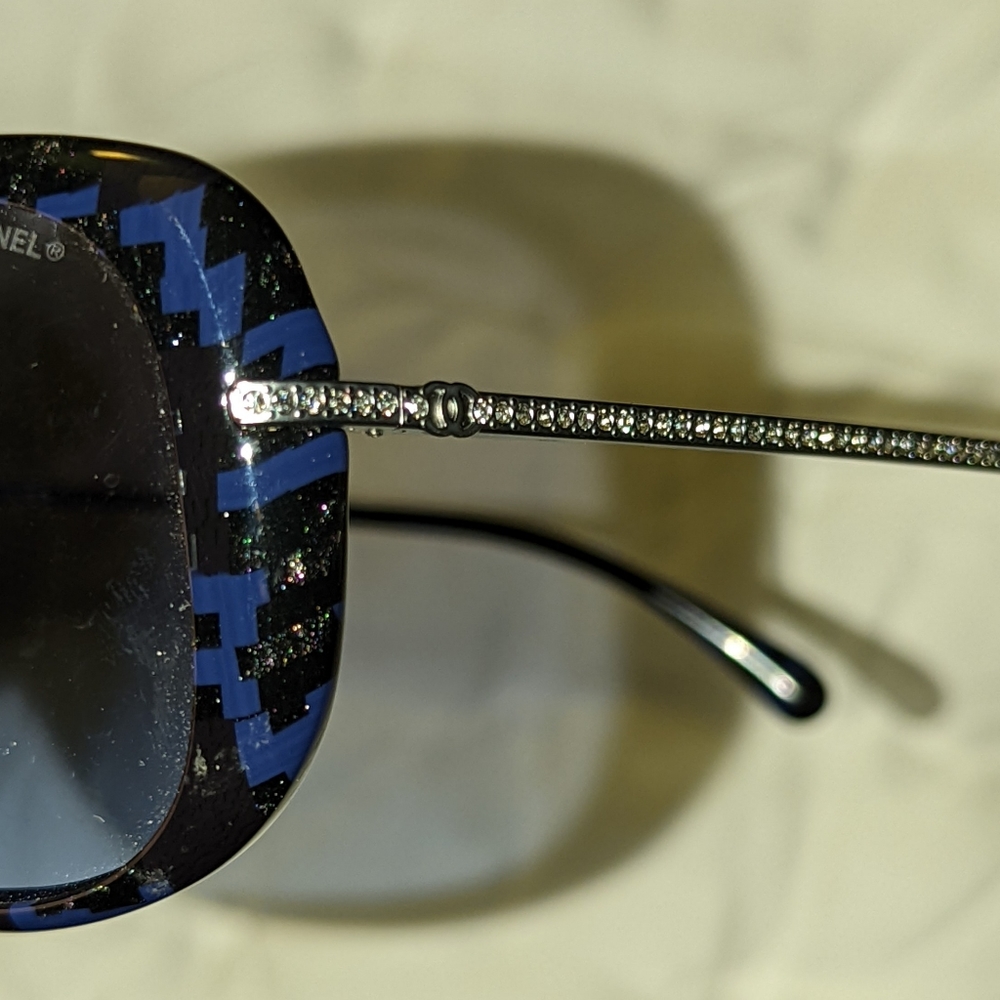 New! Rare Chanel 5292-B-A blue & black glitter sunglasses w/ Swarovski crystals